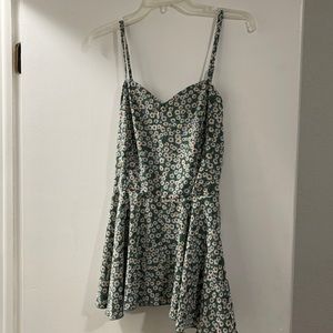 New- never worn green daisy top